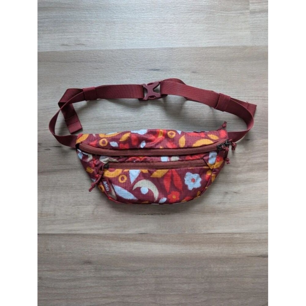 REI Co-op Trail 2 Print Waist Pack in Fantastic Flora Clay (D1)
